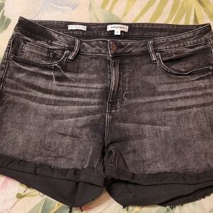 Vigocc black jean shorts size 18
